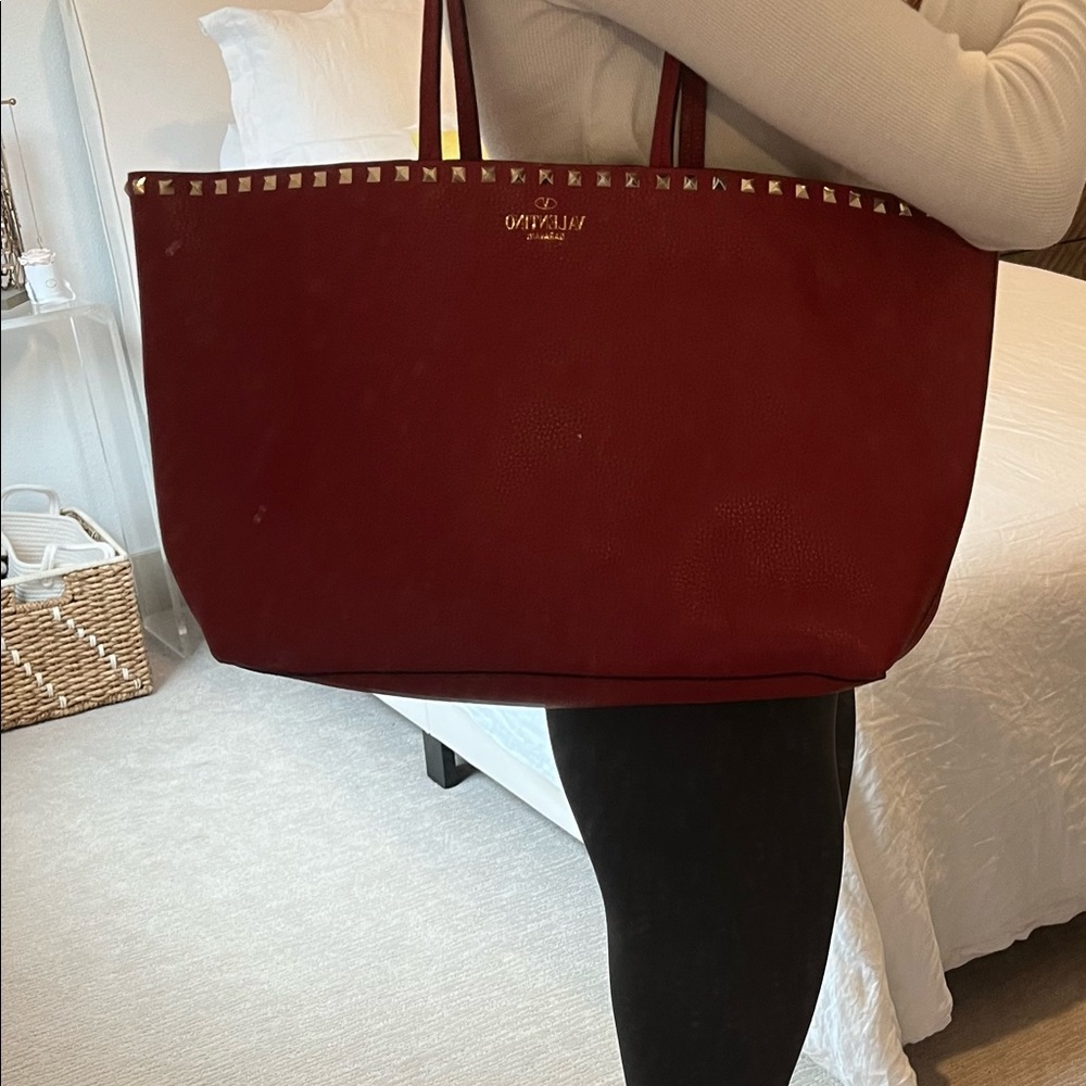 Red Valentino Rockstud Grainy Calfskin Tote Bag - Picture 4 of 6